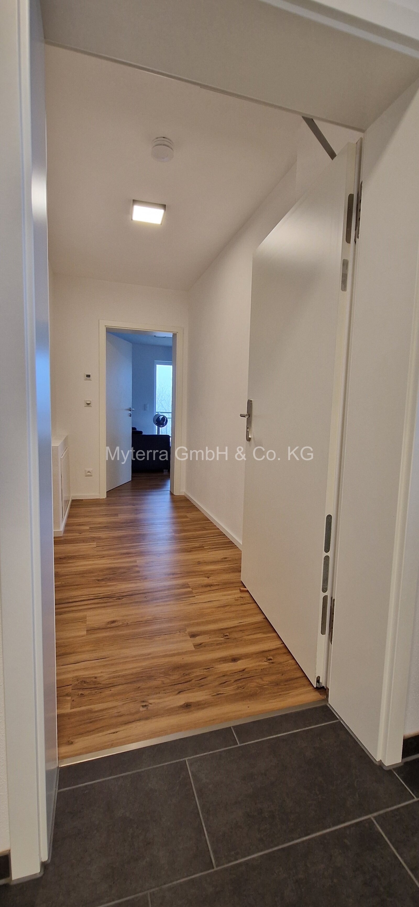 Modernes Mehrgenerationenhaus mit 3 Wohneinheiten & großem Grundstück in Alkofen