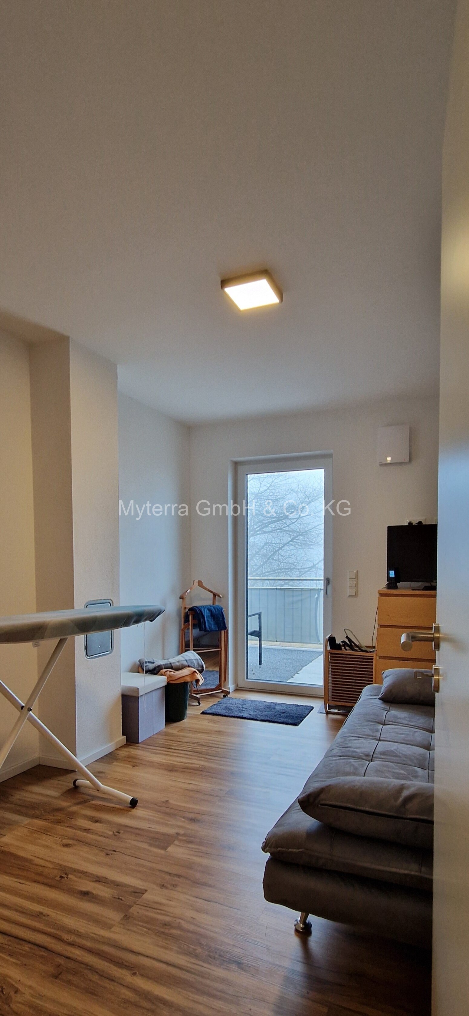 Modernes Mehrgenerationenhaus mit 3 Wohneinheiten & großem Grundstück in Alkofen