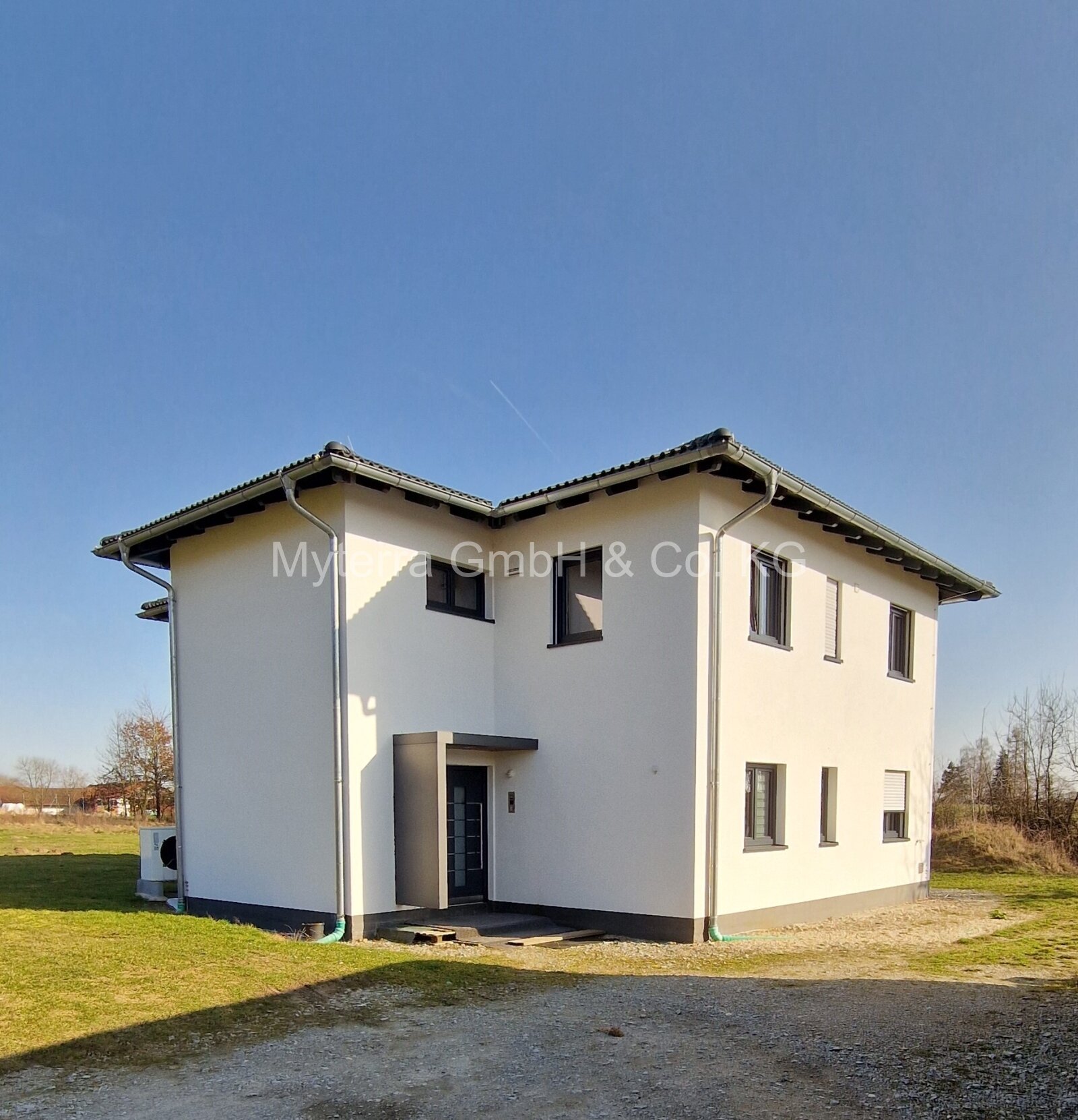Modernes Mehrgenerationenhaus mit 3 Wohneinheiten & großem Grundstück in Alkofen
