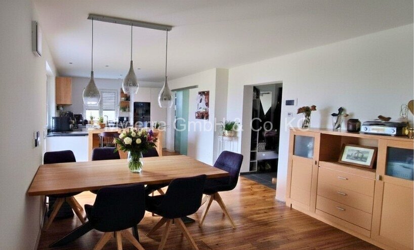 Modernes Mehrgenerationenhaus mit 3 Wohneinheiten & großem Grundstück in Alkofen