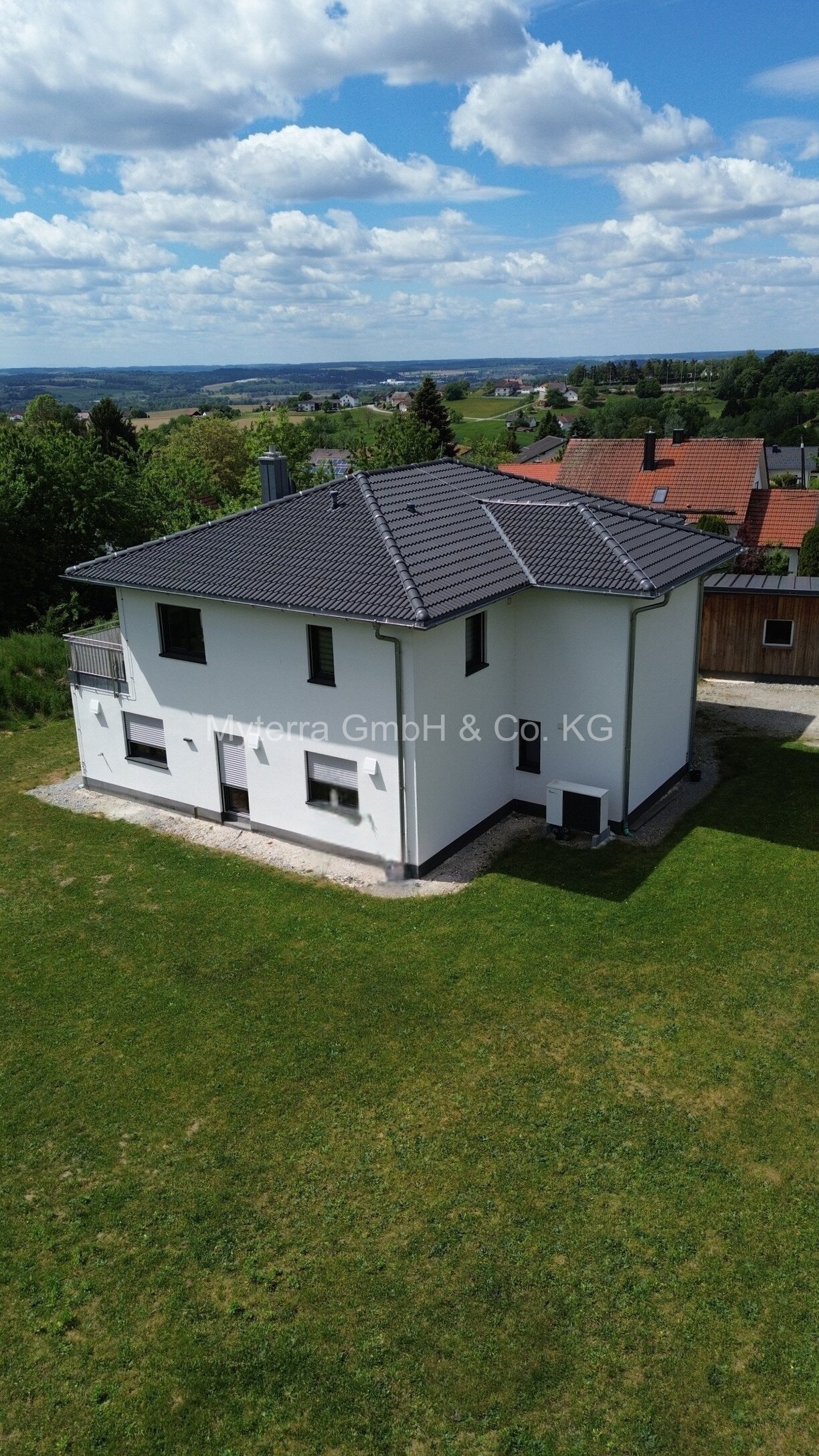 Modernes Mehrgenerationenhaus mit 3 Wohneinheiten & großem Grundstück in Alkofen