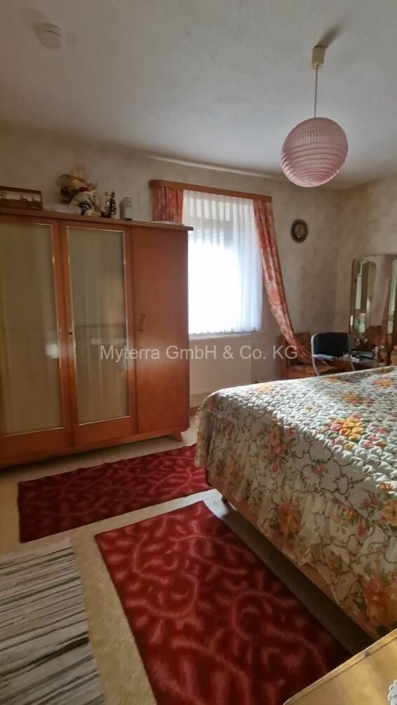 Schlafzimmer 1 1