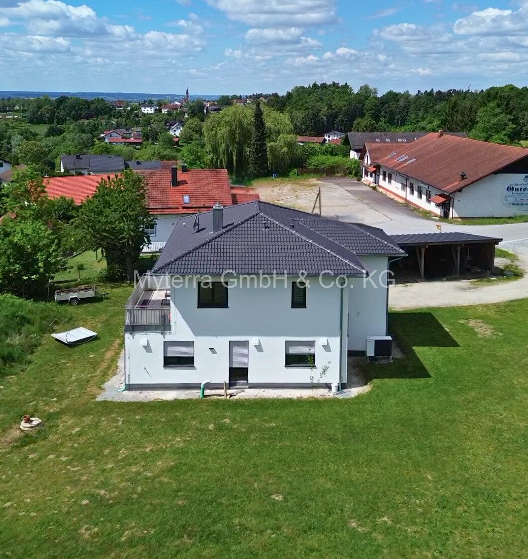 Vilshofen an der Donau: Zertifiziertes KfW-55 Effizienzhaus (A+, Bj. 2022) mit Kamin, 3x Carport & XXL-Grundstück Vilshofen an der Donau: Zertifiziertes KfW-55 Effizienzhaus (A+, Bj. 2022) mit Kamin, 3x Carport & XXL-Grundstück